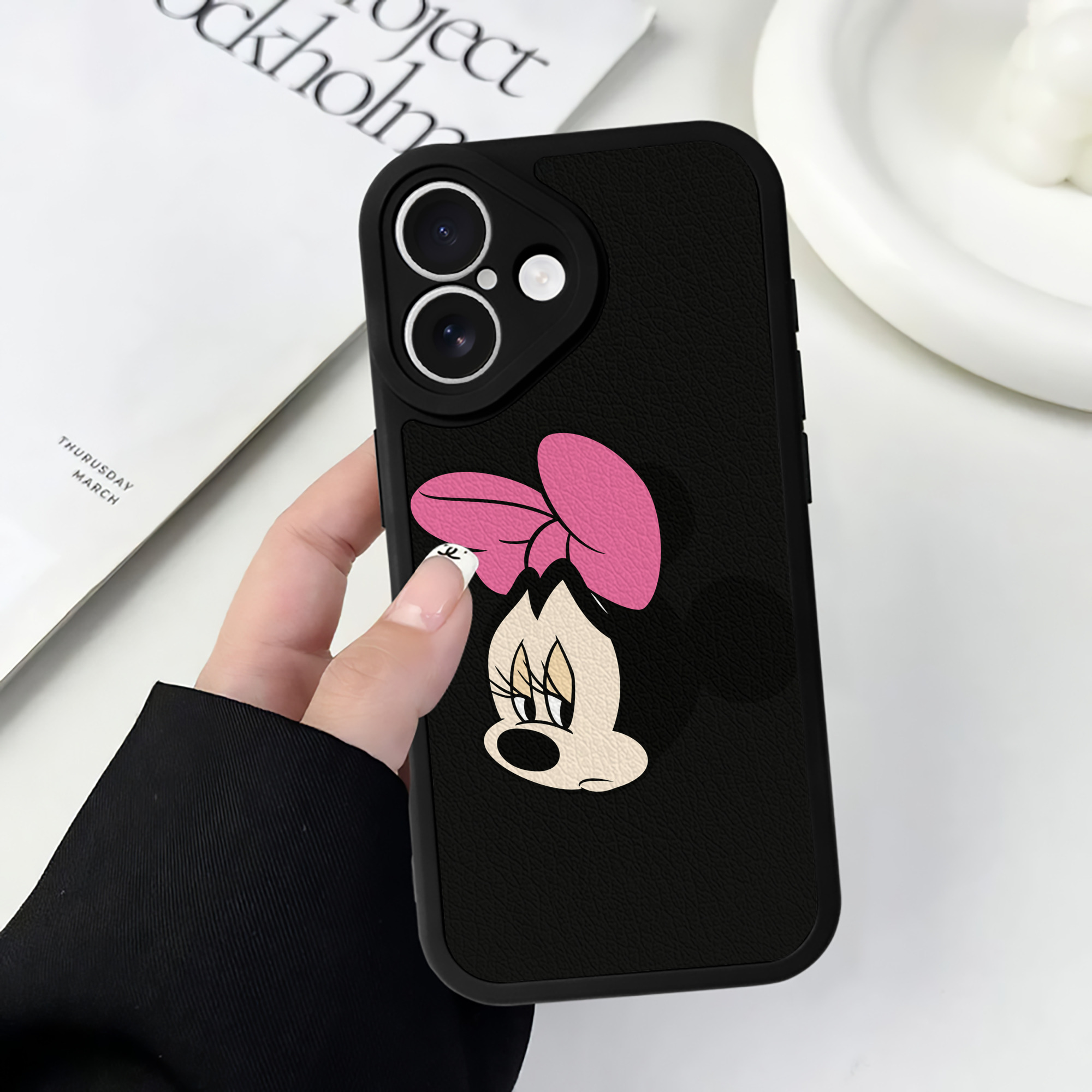 （画像用） ミッキーマウス Mickey Mouse 【iPhone 16シリーズ対応】シリコンスマホケース（レザー調） 材質：シリコン